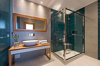 Aura Suites
